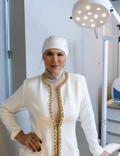 Dra Aneliza Vittorazzi cirurgia plastica | Dra. Aneliza Vittorazzi especialista em medicina regenerativa, alopecia androgenética e queimaduras