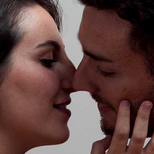 casal feliz com sua regiao intima | Dra. Aneliza Vittorazzi especialista em medicina regenerativa, alopecia androgenética e queimaduras