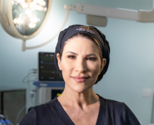 Aneliza Vittorazzi realiza tratamento moderno para calvície