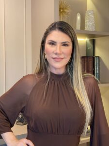 Cirurgião plástico em Ribeirão Preto orientando pacientes sobre cirurgia plástica, avaliação individualizada e medicina regenerativa.